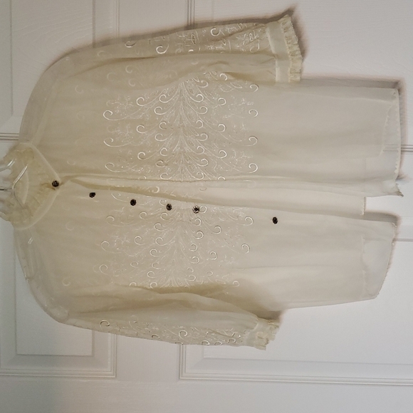 Tops - Very vintage lace sheer shirt beautiful embroidery details sz 8